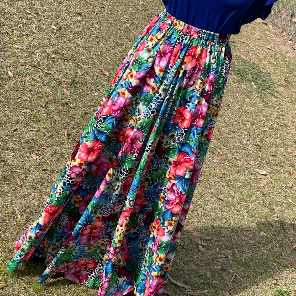 Beautiful multi print maxi skirt. Light and breezy material.